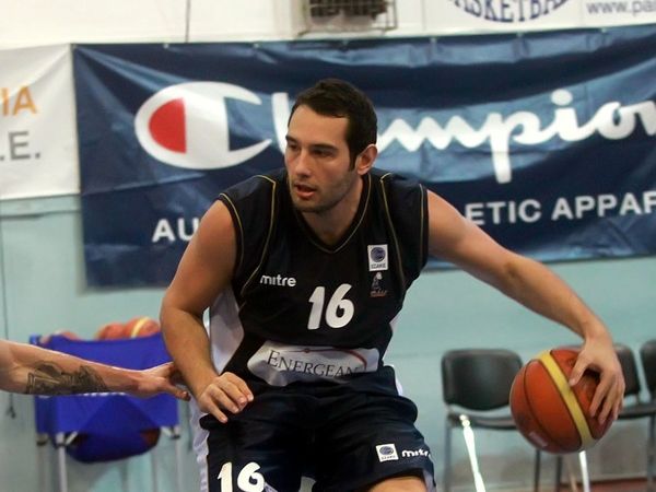 Εξετάζει Καραποστόλου