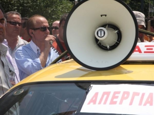 Συνεχίζεται η απεργία των ταξί