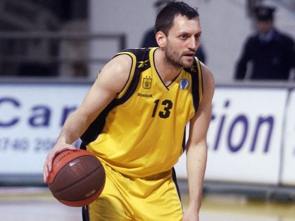 Επιμένει για Κουμπούρα