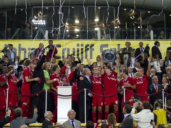 Το σήκωσε η Τβέντε (vid)