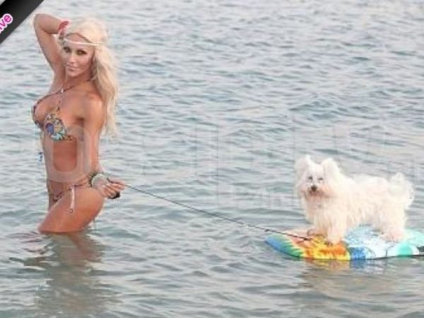 Το… Baywatch σκυλί της Ζέτας