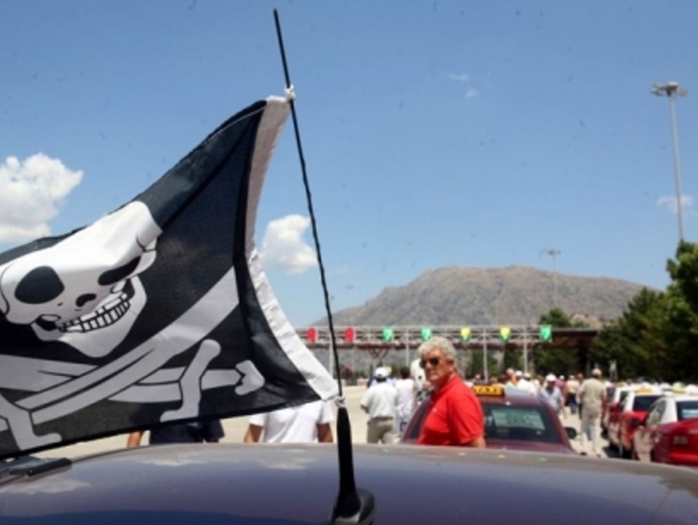 Εκατό δικογραφίες για 7.568 οδηγούς ταξί