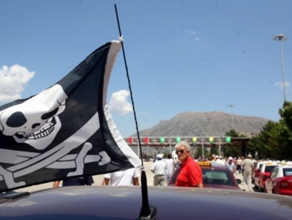 Εκατό δικογραφίες για 7.568 οδηγούς ταξί