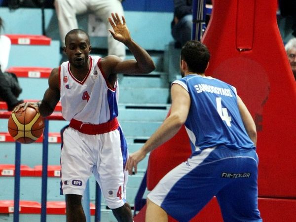 Εξετάζει δύο ο Μπαρτζώκας