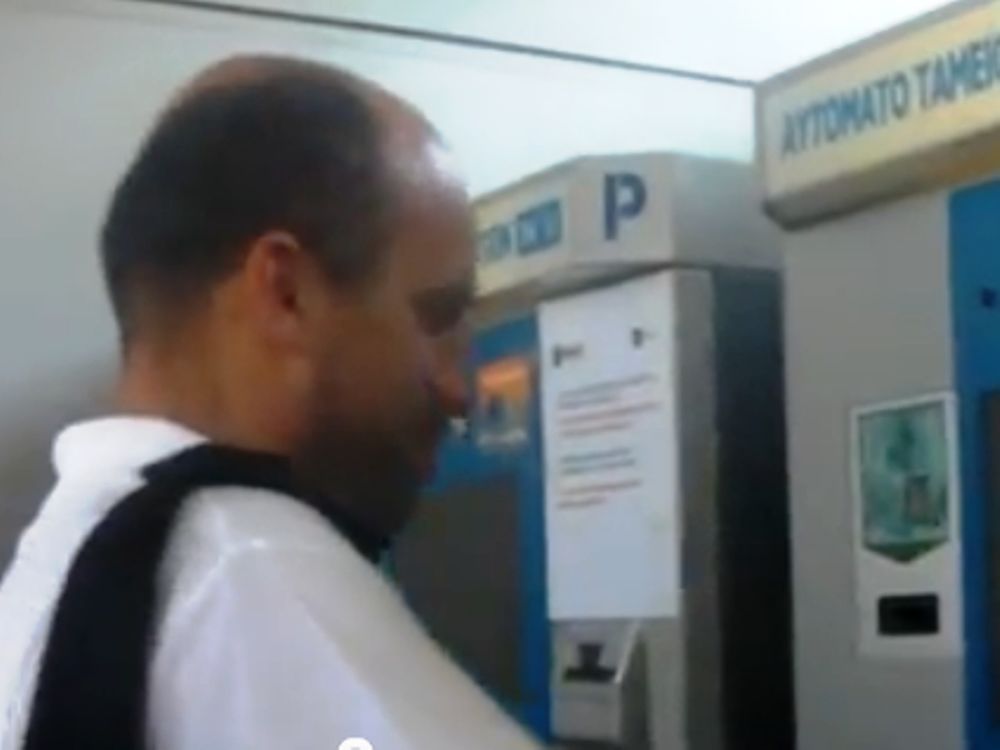 Την ώρα του… παρκαρίσματος (video)