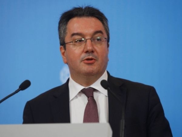 Ο Μόσιαλος καταργεί το briefing