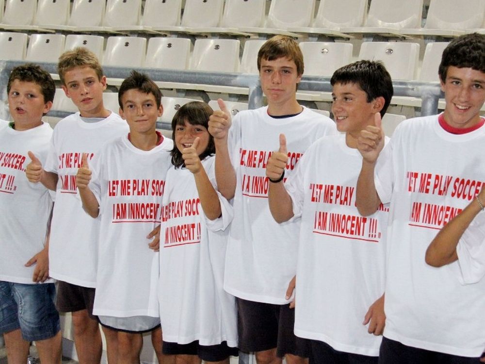 «Let me play soccer. I'm innocent!!!»