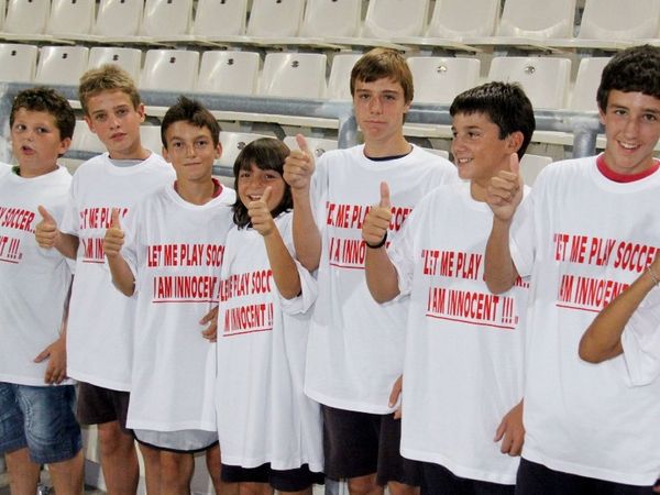 «Let me play soccer. I'm innocent!!!»