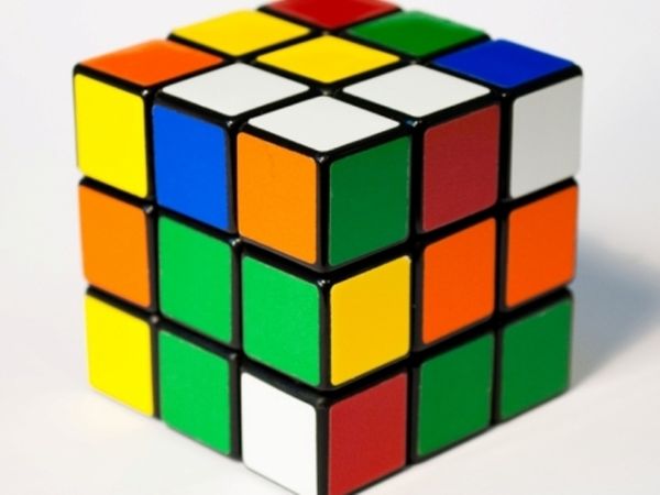 Πώς λύνεται ο κύβος του Ρούμπικ