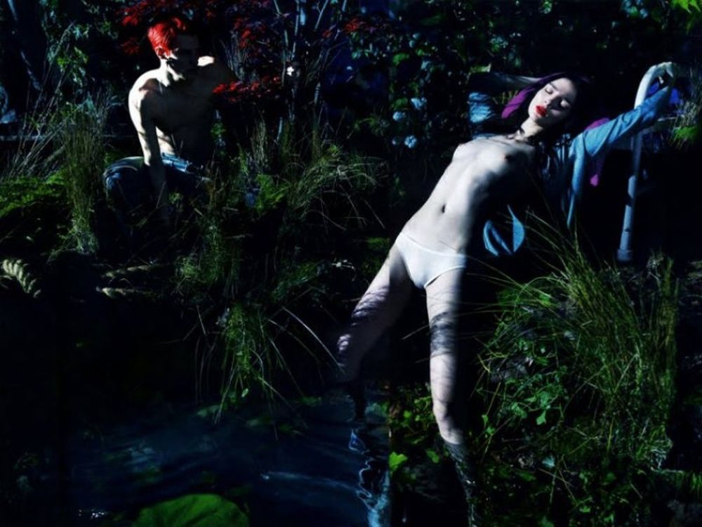 H Λάρα Στόουν ποζάρει για το LOVE