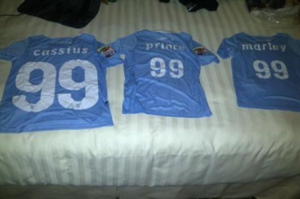 Οι φανέλες και το νέο σκυλάκι της οικογένειας Σισέ! 