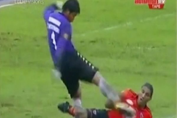 Δολοφονικό χτύπημα από τερματοφύλακα σε ποδοσφαιριστή