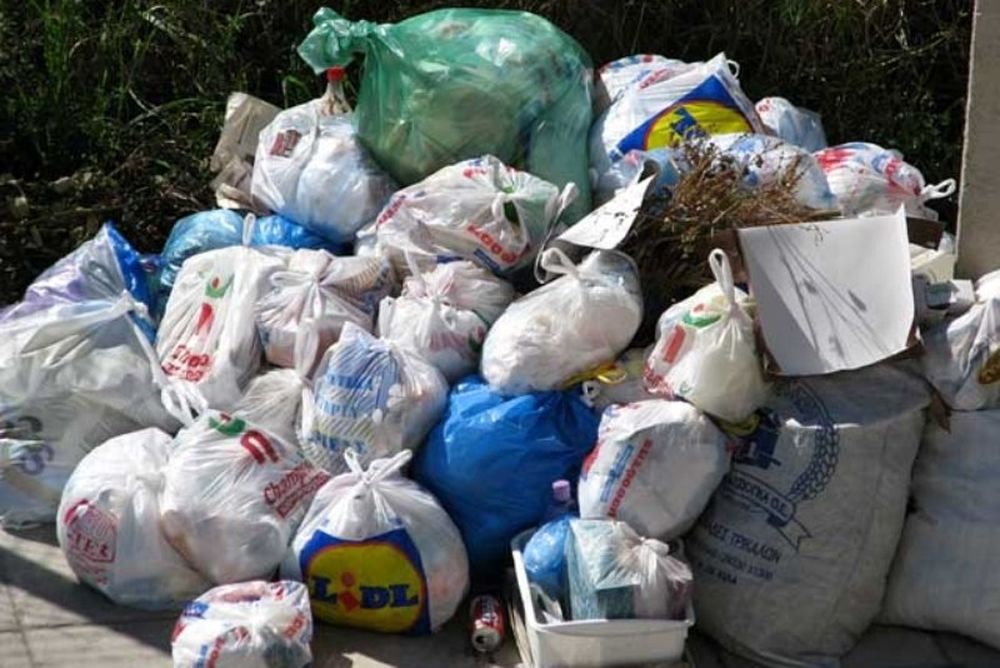 Τα σκουπίδια απειλούν και πάλι την Αθήνα