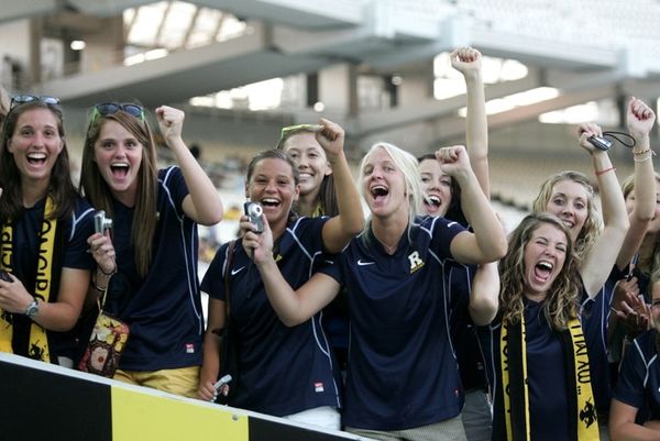 Κορίτσια για… την ΑΕΚ