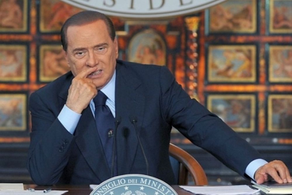 «Ο Μπερλουσκόνι παρέδωσε την εθνική κυριαρχία στην ΕΚΤ»