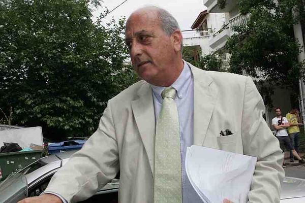 Ζητάει πίσω τα λεφτά ο Πολέμης