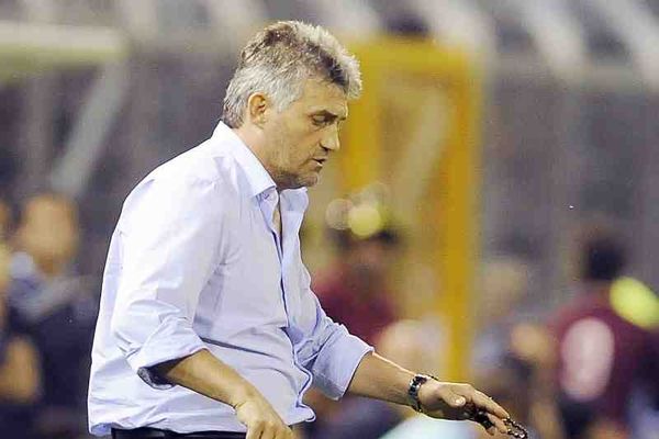 «Ύμνοι» για Τσιώλη