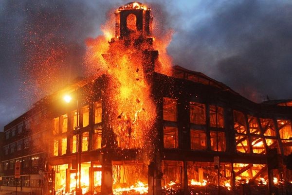 Αθήνα - Λονδίνο, στο ίδιο έργο θεατές