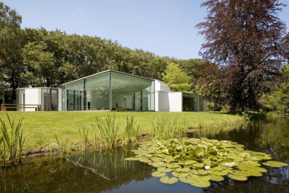 Το λευκό σπίτι στο κανάλι