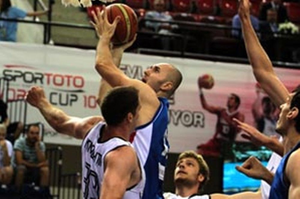 Τα «πάντσερ» κέρδισαν τους «πλάβι»