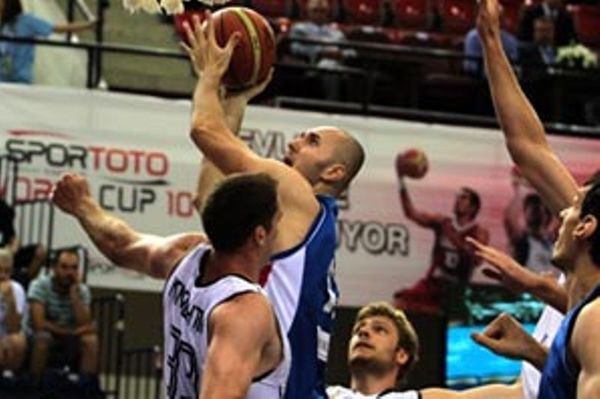 Τα «πάντσερ» κέρδισαν τους «πλάβι»