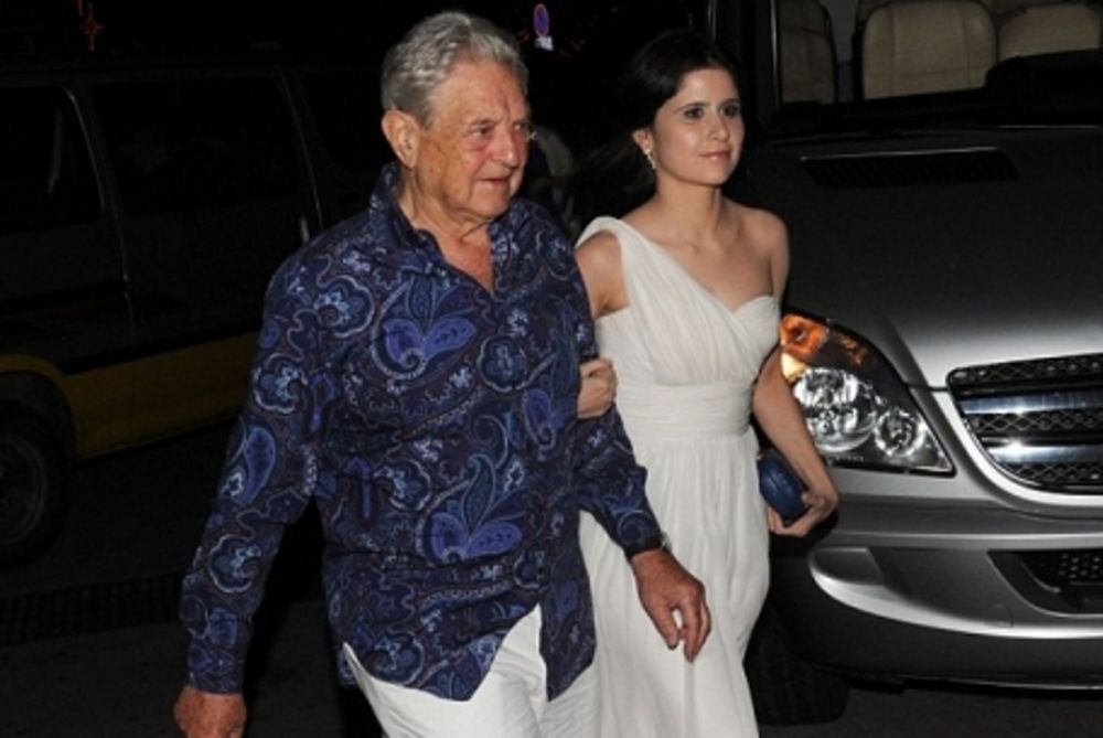 Η πρώην σύντροφος του Σόρος τον τρέχει στα δικαστήρια!