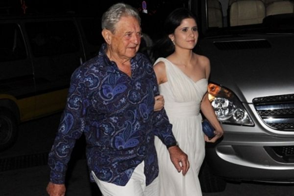 Η πρώην σύντροφος του Σόρος τον τρέχει στα δικαστήρια!