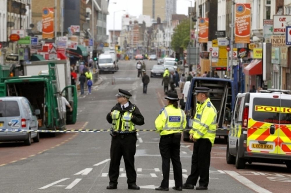 Τέσσερις οι νεκροί από τα επεισόδια στην Βρετανία