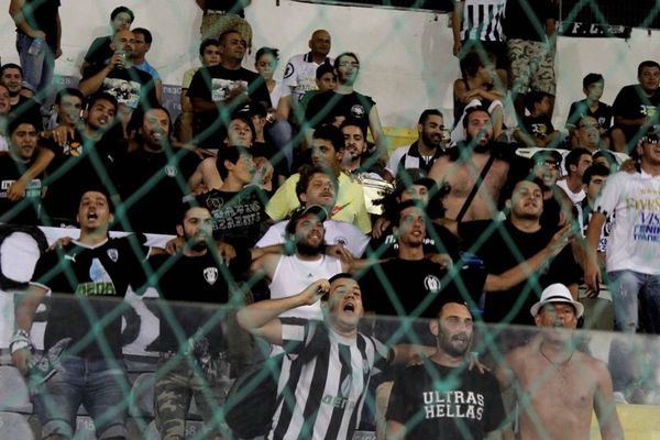 Μολότοφ σε σύνδεσμο του ΠΑΟΚ