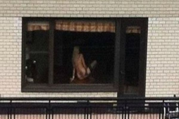 Πορνό στο… απέναντι μπαλκόνι 