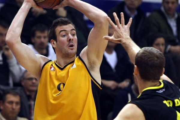 Θέλει να κρατήσει Χαριτόπουλο