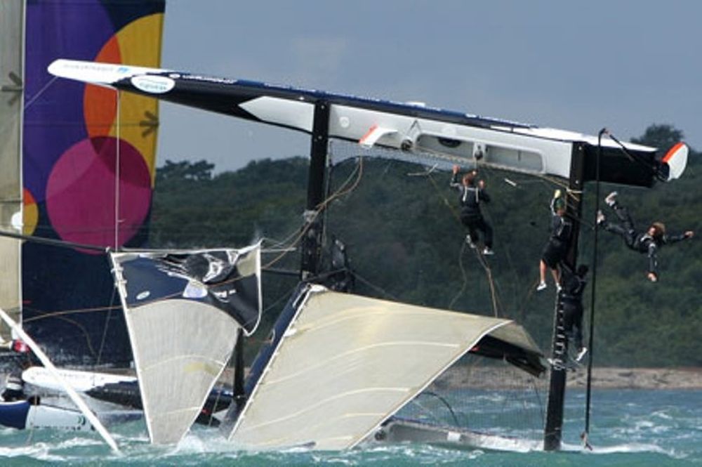 Ανατροπές και τραυματισμοί στο «Cowes Week» (vid)