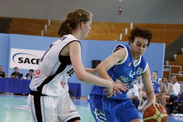 Ηττήθηκαν, αλλά πήραν την άνοδο οι Νεανίδες