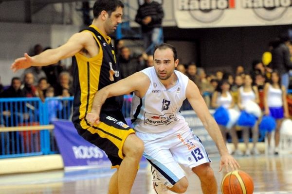 Μένουν οι υπογραφές για Τσάμη