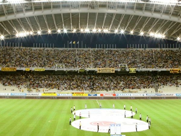 Θέλουν τον κόσμο στο πλευρό τους