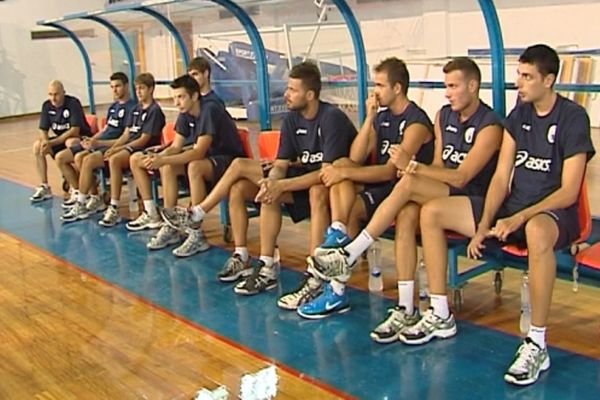 Με δέκα και Γκαρά η Λαμία