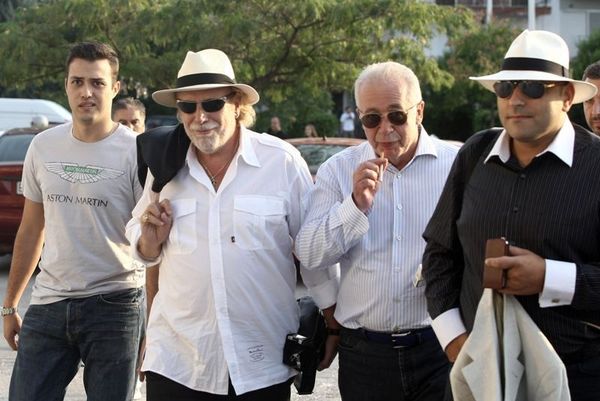 Στην Τούμπα Φλωρίδης, Σαχπατζίδης