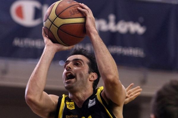 Πρόταση σε Χαραλαμπίδη