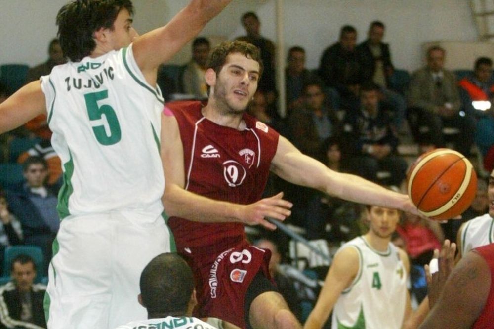 Ανακοίνωσε τρεις ο Κόροιβος