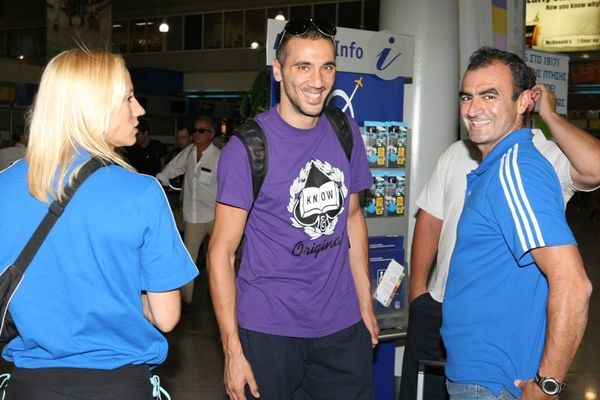 Mε χαμόγελα η αναχώρηση