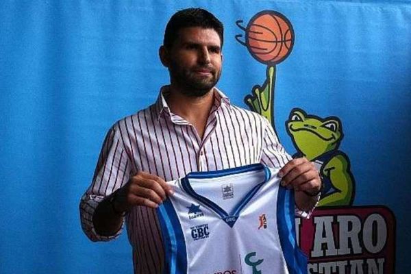 Ο... προπονητής Παπαμακάριος!