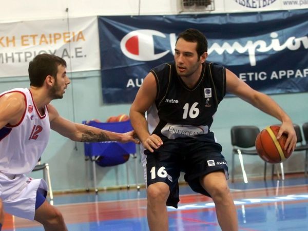 Έμεινε στην Καβάλα ο Καραποστόλου