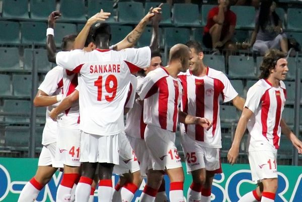 «Κάτω τα χέρια από τους παίκτες μας»!