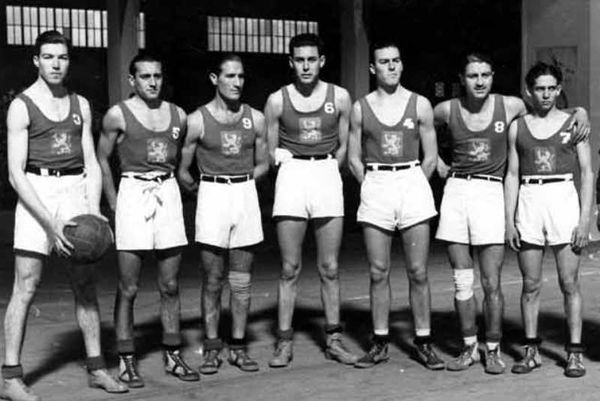 Από τη φυλακή στην απονομή