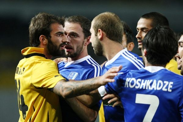 Κόκκινη ο Μάκος στα αποδυτήρια!