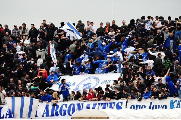 Πυρά οπαδών κατά Γερουλάνου στην Καβάλα