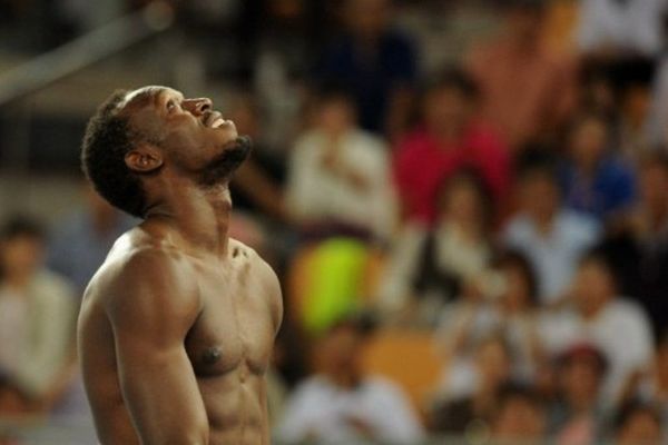 Αφήνει πίσω τα 100μ., κοιτάζει τα 200μ. ο Μπολτ