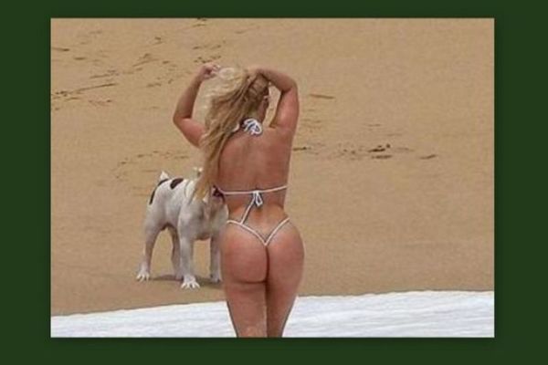 Η hot εμφάνιση στην παραλία