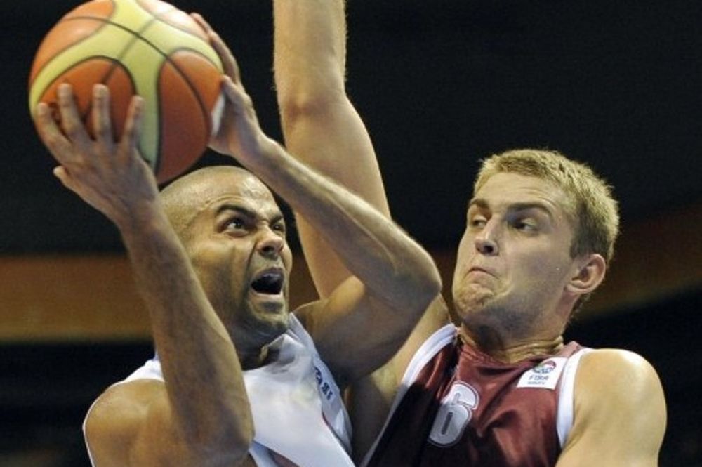 Με ηγέτη τον Πάρκερ η πρώτη νίκη της Γαλλίας