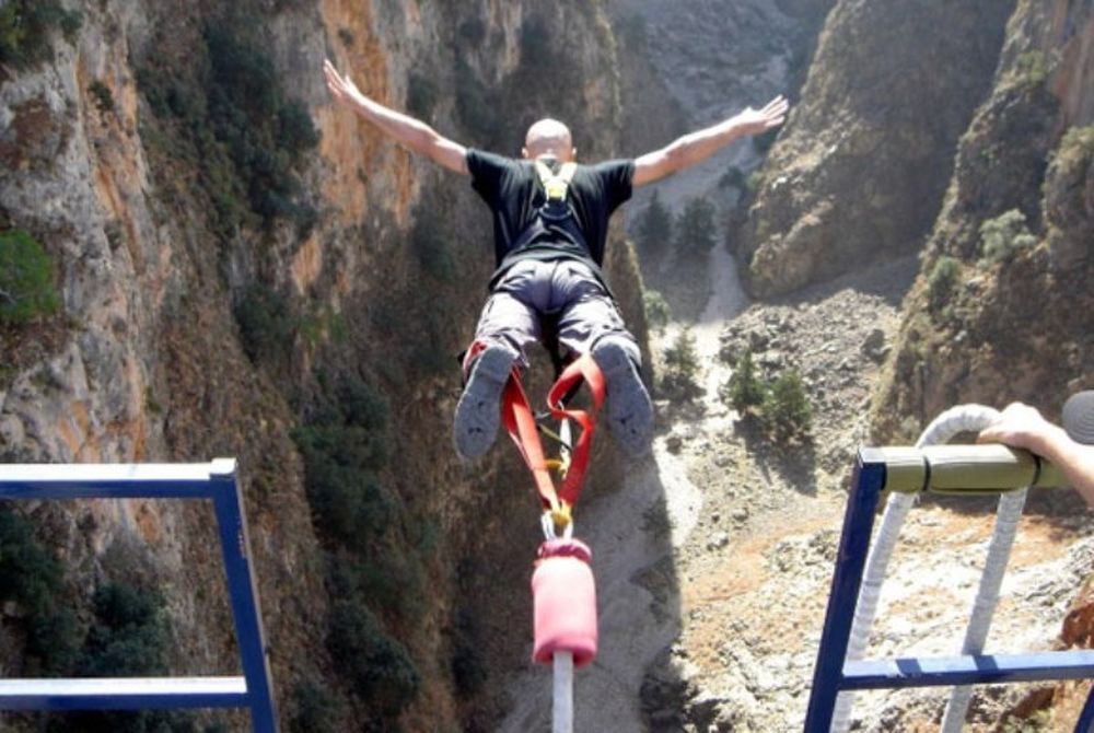 «Μας στέλνουν στο γκρεμό»